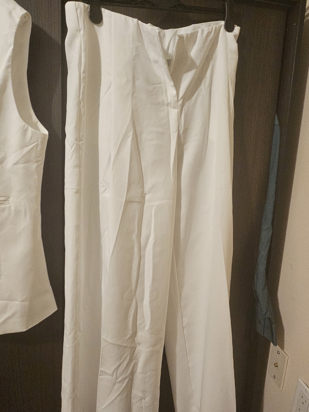 Classic White Wide-Leg Dress Pants And Sleeveless Blazer